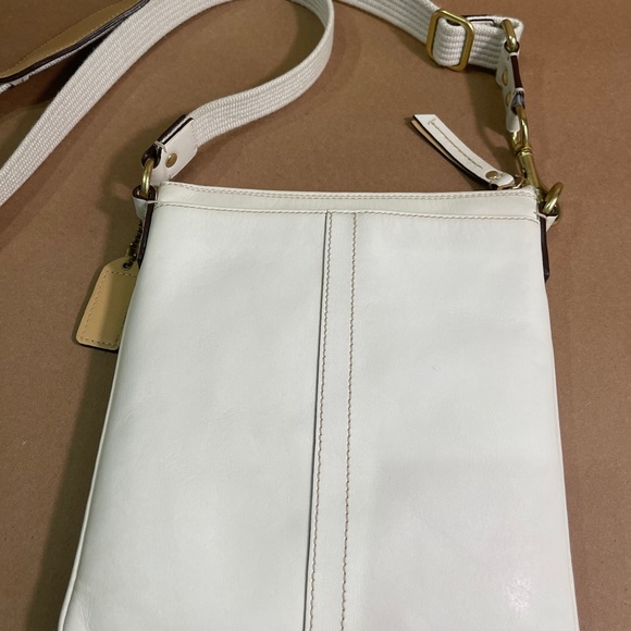 Coach Hampton Leather Swingpack - Picture 2 of 4